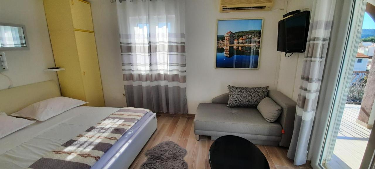 Jelaska Apartment Marina Bagian luar foto