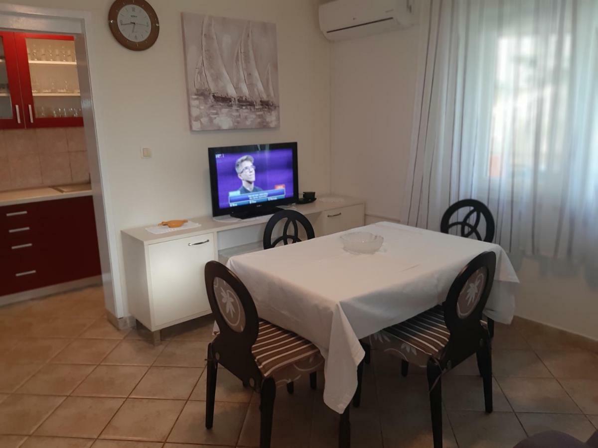 Jelaska Apartment Marina Bagian luar foto